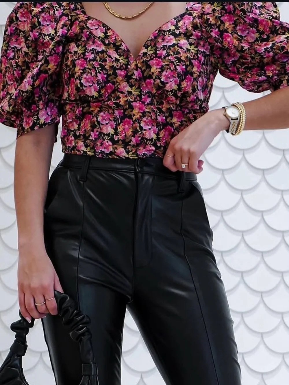 Astr Pink Floral Puff-Sleeve V-Neck Blouse